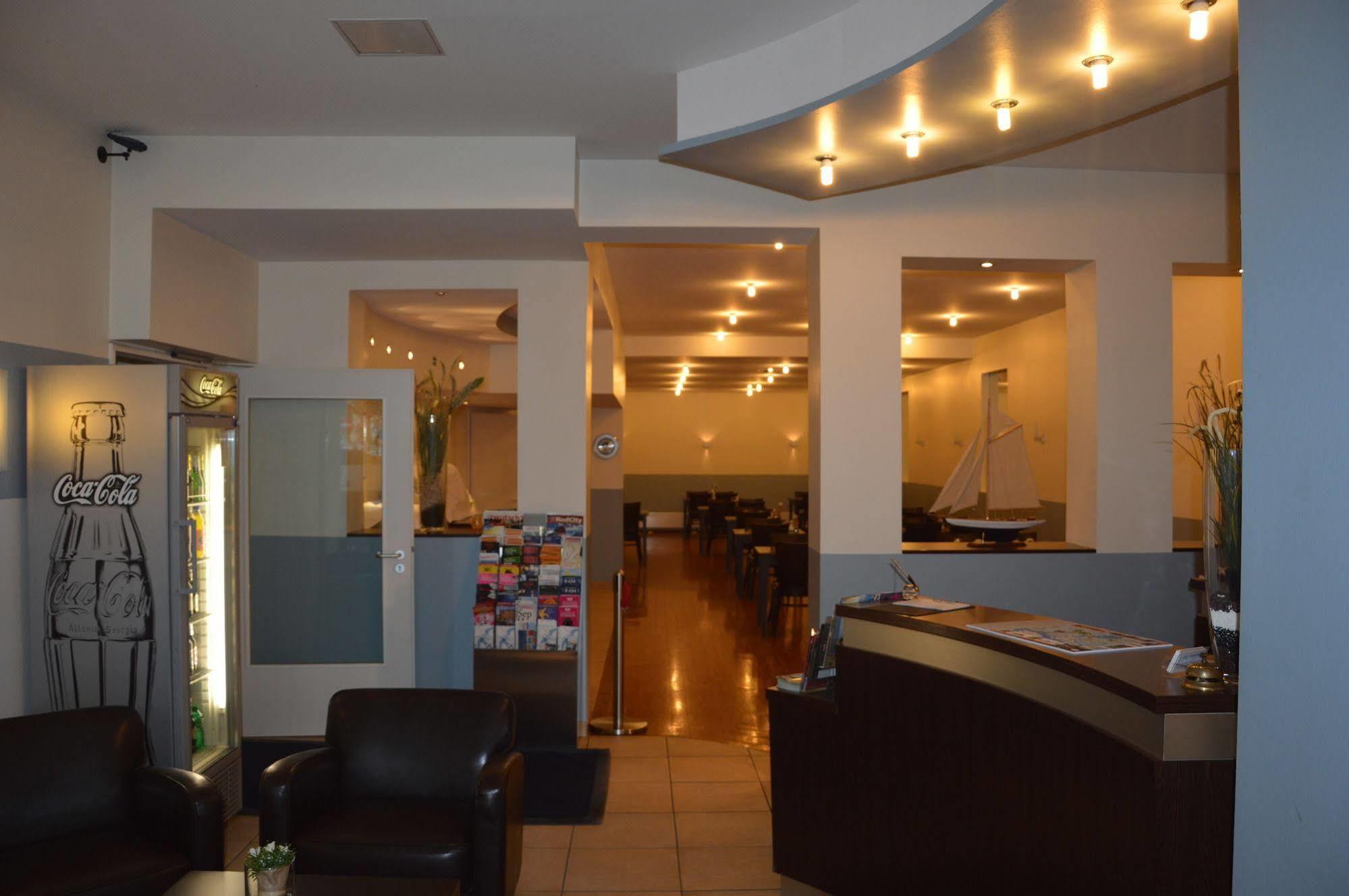 Hotel Mercedes/Centrum Хамбург Екстериор снимка
